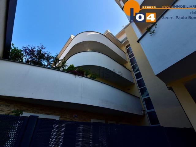 Appartamento in vendita a Barlassina, Lombardia