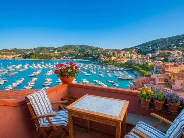 Attico in vendita a Carbognano, Lerici
