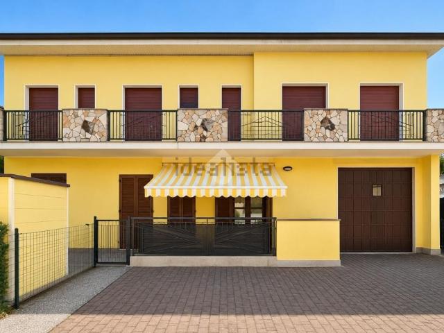 Appartamento in vendita a Barlassina, Lombardia