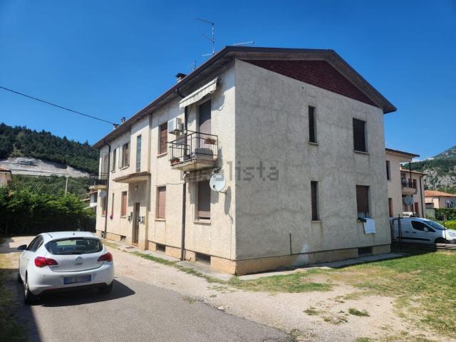 Appartamento in vendita a Dolcè, Veneto