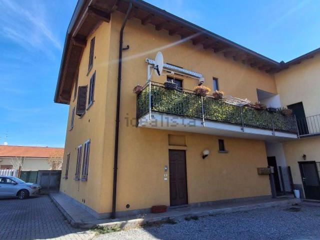 Appartamento in vendita a Verano Brianza, Monza e della Brianza