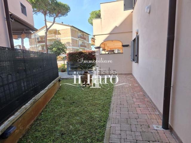 Appartamento in vendita a Montignoso, Toscana