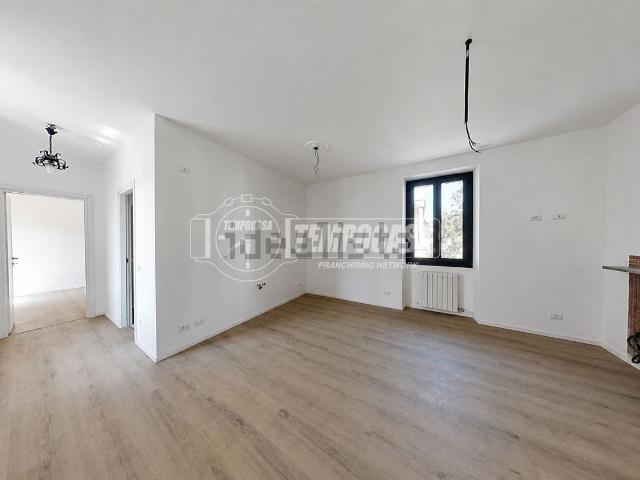 Appartamento in vendita a Meda, Lombardia