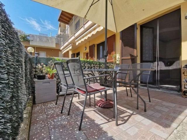 Appartamento in vendita a Lipomo, Lombardia