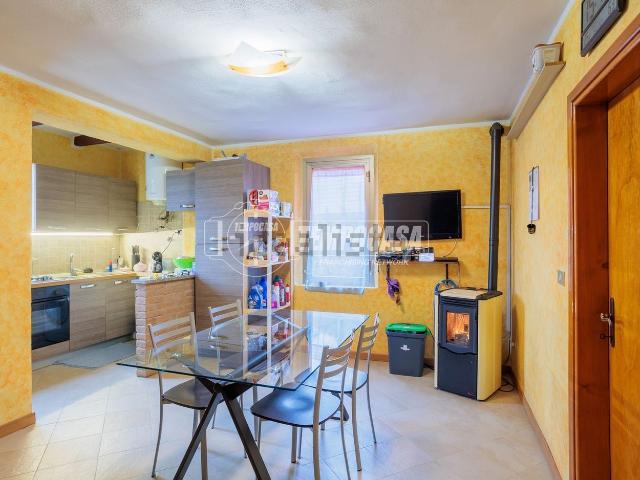 Appartamento in vendita a Fornovo Di Taro, Reggio Emilia