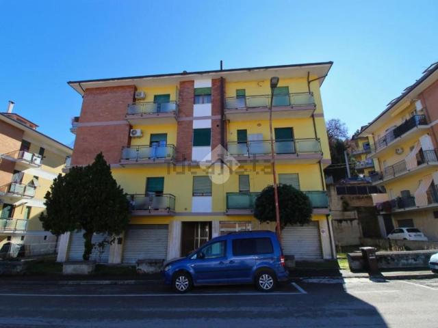 Appartamento in vendita a Porta Romana, Marche