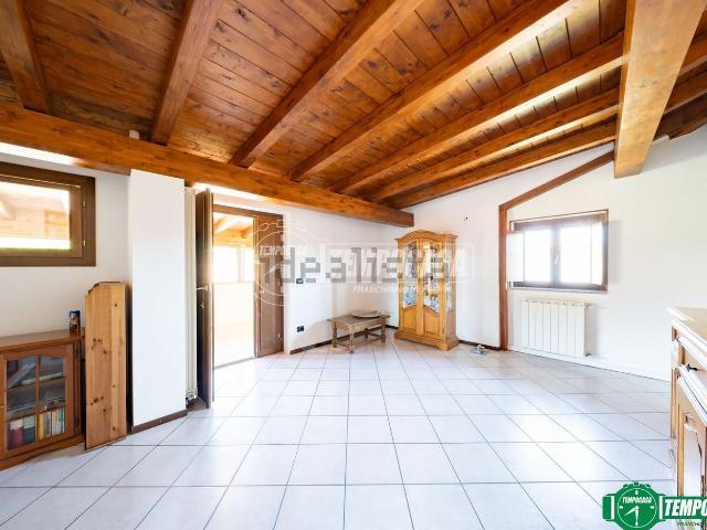 Appartamento in vendita a Paruzzaro, Novara
