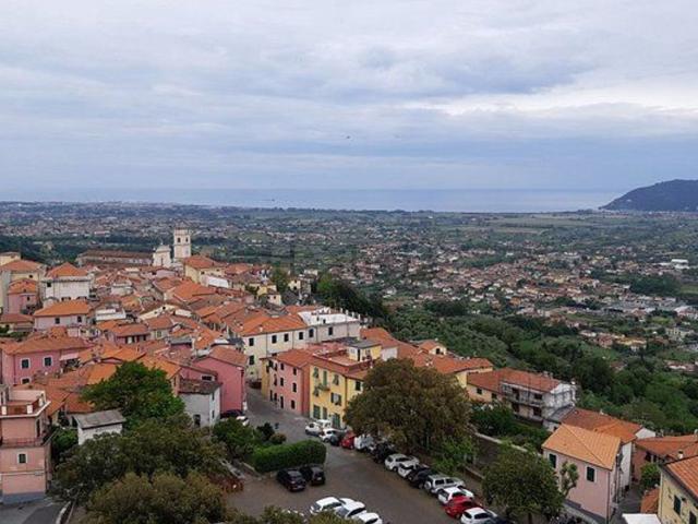 Appartamento in vendita a Isola, Luni