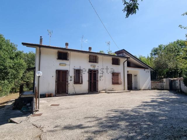 Appartamento in vendita a Luogosano, Avellino