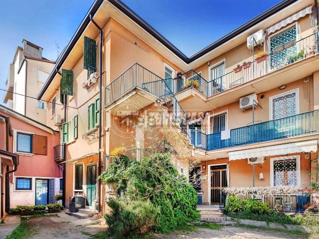 Appartamento in vendita a Sud-Est, Brenzone
