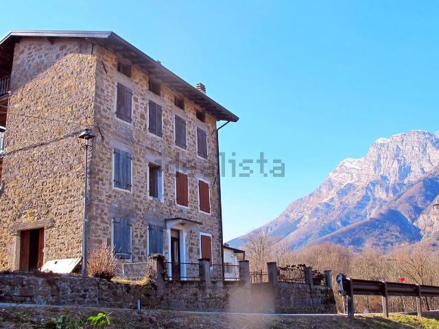 Appartamento in vendita a Frisanco, Friuli-Venezia Giulia