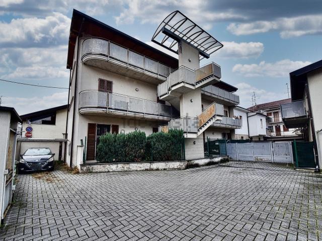 Appartamento in vendita a Cesano Maderno, Binzago