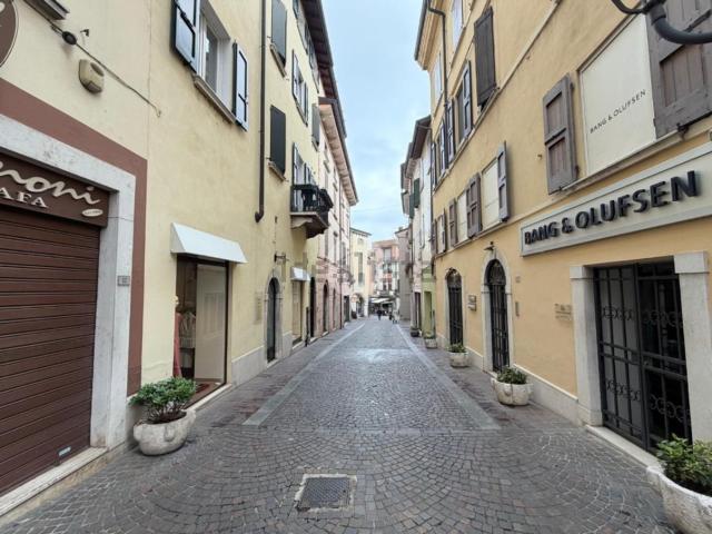 Appartamento in vendita a Desenzano Del Garda, Lombardia