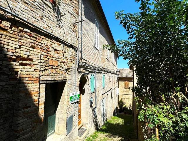 Appartamento in vendita a Tirassegno, Marche