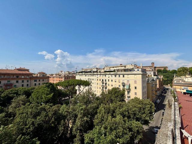 Attico in vendita a Municipio Roma I, Roma Capitale