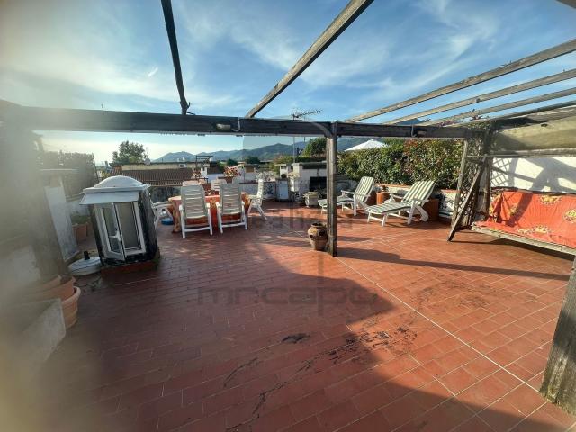 Appartamento in vendita a Marina di Massa, Marina Di Massa