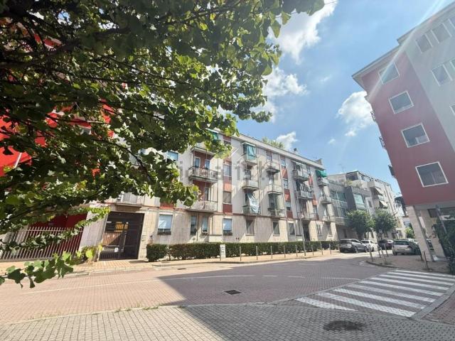 Appartamento in vendita a Quinto de' Stampi, Rozzano