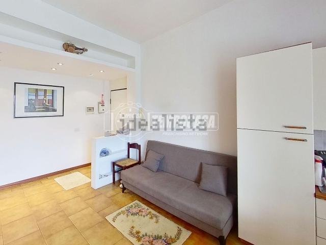 Appartamento in vendita a Meda, Lombardia