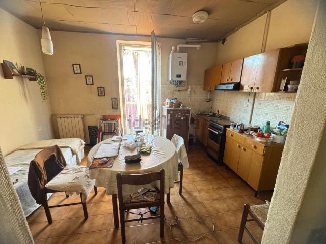 Appartamento in vendita a Biandronno, Varese