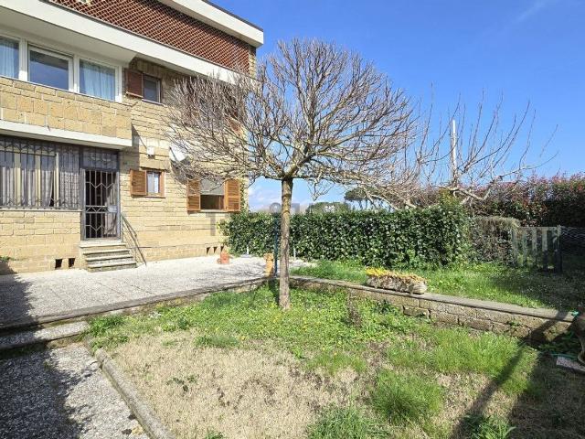 Appartamento in vendita a Capodimonte, Lazio