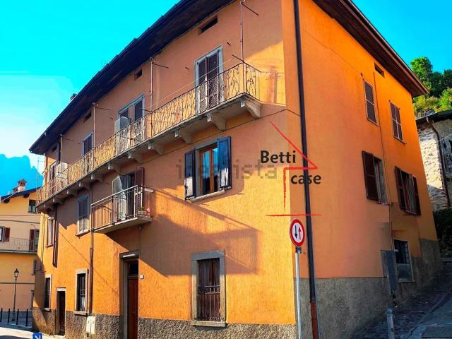 Appartamento in vendita a Castello, Piazza Brembana