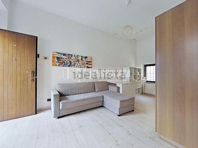 Appartamento in vendita a Biassono, Lombardia