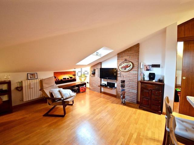 Appartamento in vendita a Ceriano Laghetto, Lombardia