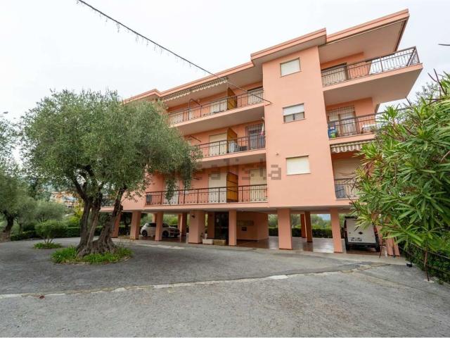 Appartamento in vendita a Costarainera, Liguria