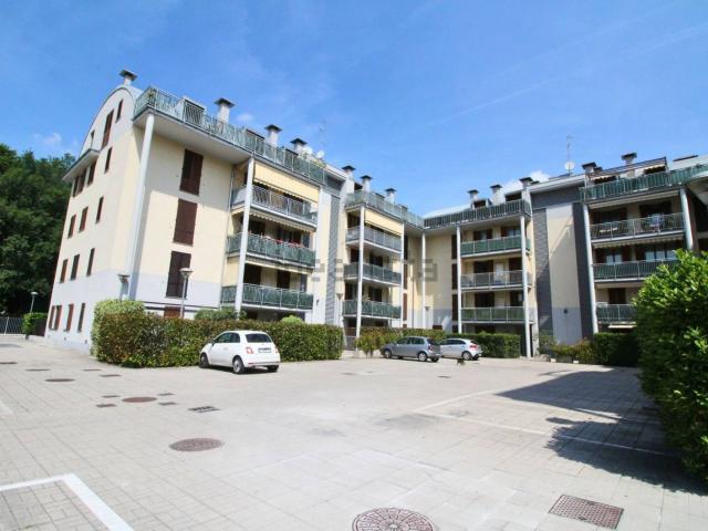 Appartamento in vendita a Limbiate, Lombardia