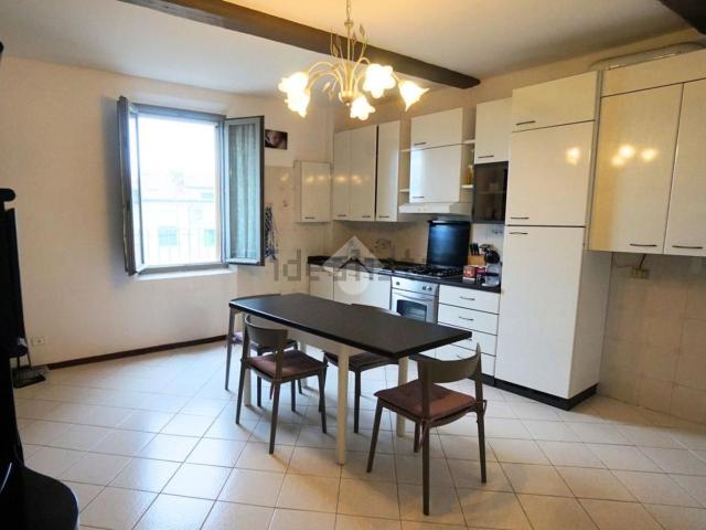 Appartamento in vendita a Modena, Reggio Emilia