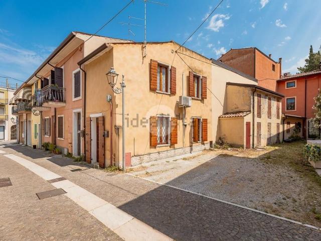 Appartamento in vendita a Sommacampagna, Verona