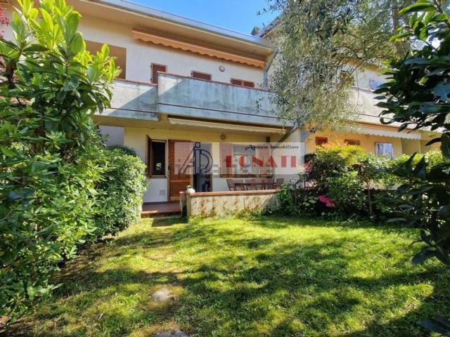 Appartamento in vendita a Montignoso, Toscana