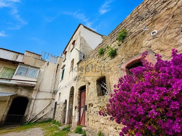 Appartamento in vendita a Paratina, Campania