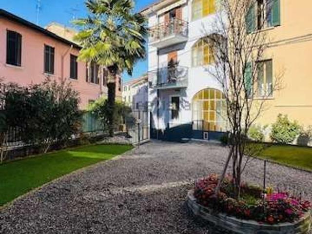 Appartamento in vendita a Cadorago, Lombardia