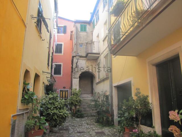 Appartamento in vendita a Vezzano Inferiore, Vezzano Ligure