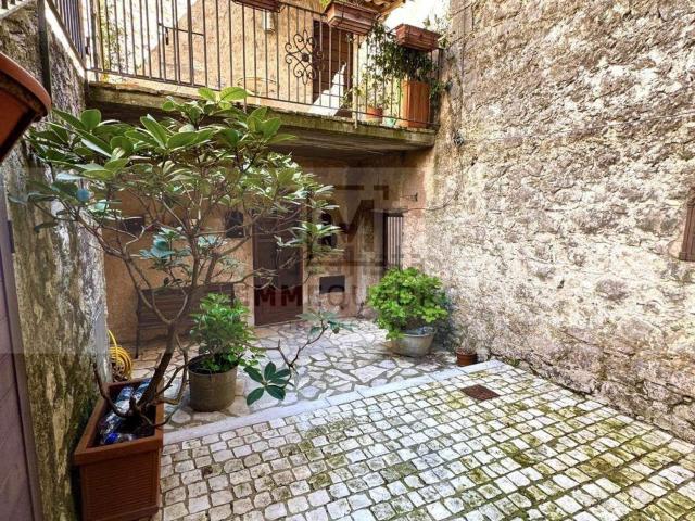 Appartamento in vendita a Lenola, Lazio