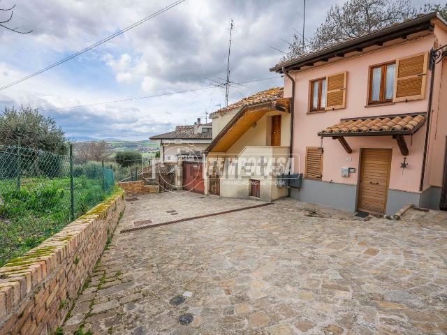 Appartamento in vendita a Trecastelli, Marche