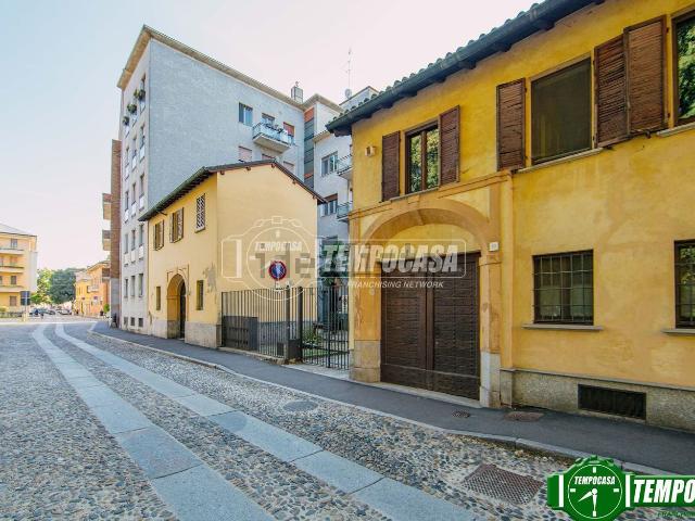 Appartamento in vendita a Pavia, Lombardia