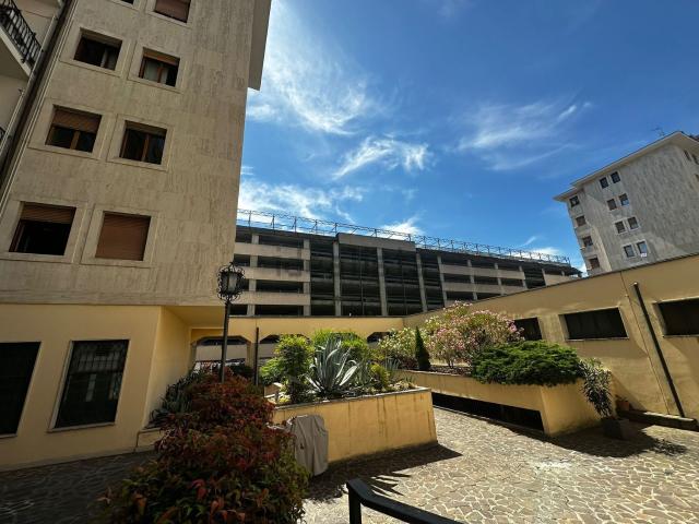 Appartamento in vendita a Centro, Gallarate