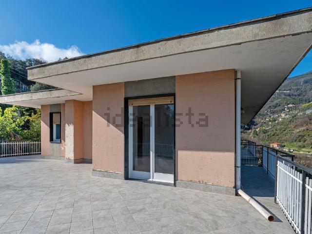 Attico in vendita a Suseneo, San Remo