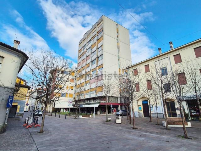 Appartamento in vendita a Piazza, Desio