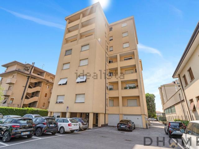 Appartamento in vendita a Meda, Lombardia