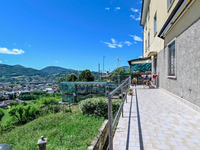 Appartamento in vendita a Gandino, Lombardia
