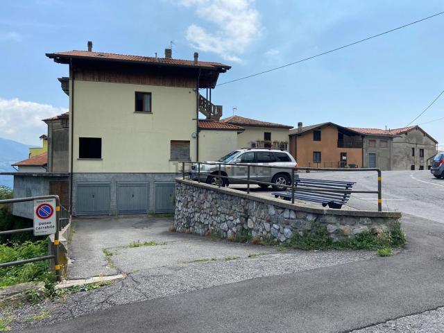 Appartamento in vendita a Rogno, Lombardia