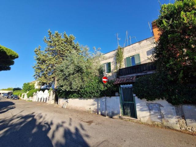 Appartamento in vendita a Osteria del Curato, Roma Capitale