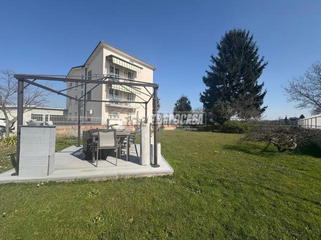 Appartamento in vendita a Lazzate, Lombardia