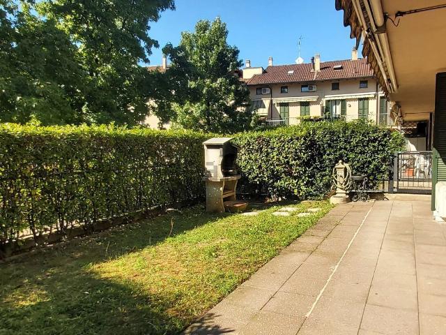 Appartamento in vendita a Solaro, Lombardia