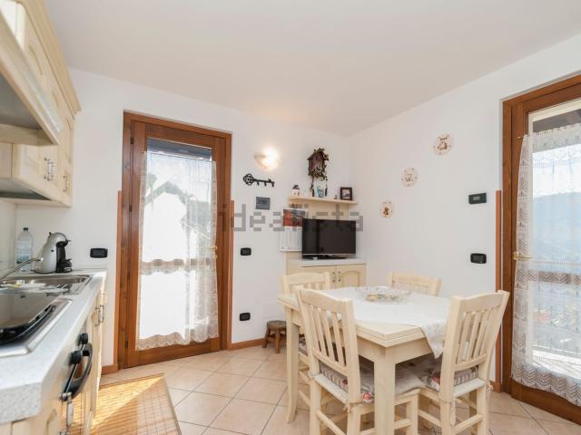 Appartamento in vendita a Oneta, Lombardia