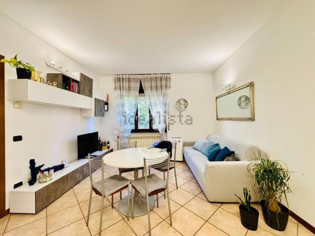 Appartamento in vendita a Cucciago, Lombardia