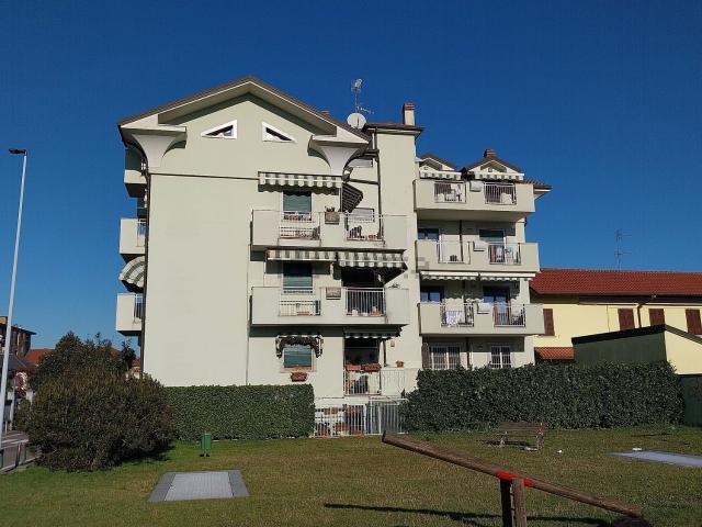 Appartamento in vendita a Bareggio, Lombardia